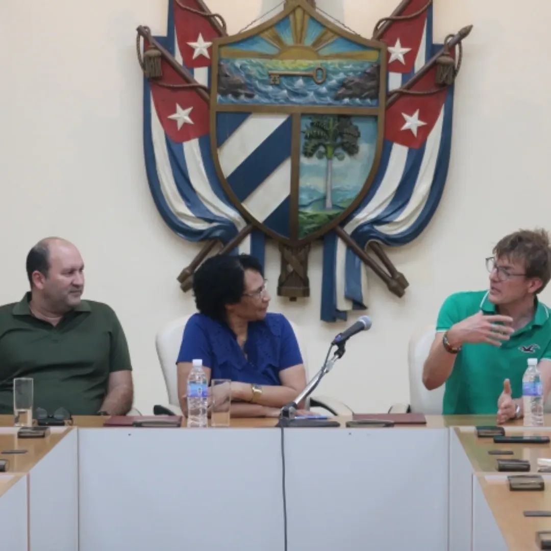 CubaMES's tweet photo. 🤝✨ La @UdeLaHabana, la Universidad de Gante y el Instituto Finlay de Vacunas firmaron convenio de colaboración que consolida más de tres años de cooperación científica y académica. 

ℹ️📷 #UH 
#CienciaCubana #Cuba https://t.co/nu3EHZ4End