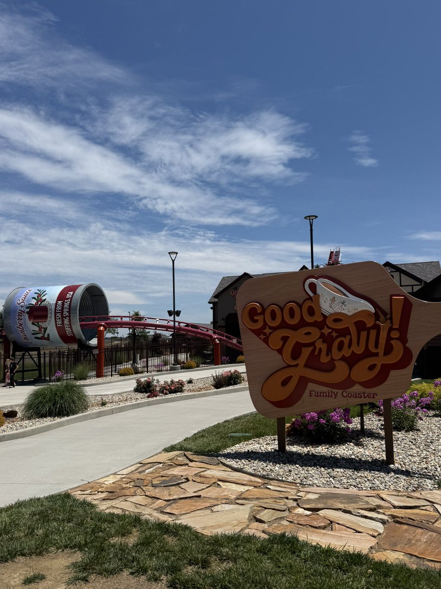 dmal53's tweet photo. Holiday World
✅ Free Parking
✅ Free Drinks
✅ Free Sunscreen 
✅ Gravy Themed Roller Coaster https://t.co/n5dCO7fdgy