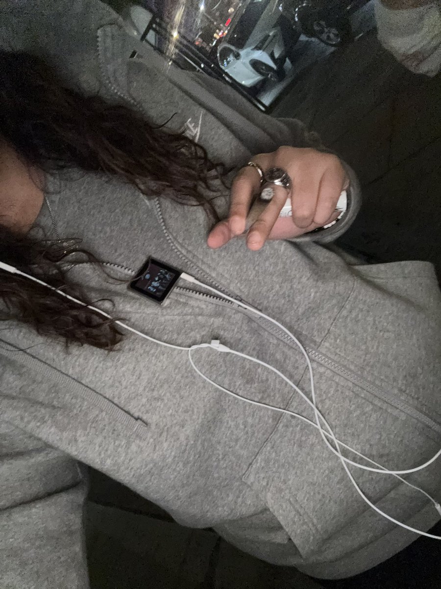 notstephaniear2's tweet photo. smoking a j on a late night walk around manhattan…woah asf https://t.co/8RgSpWB03v