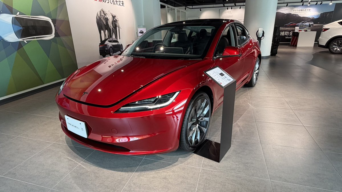 naniwabushii's tweet photo. 新宿のテスラにきました🚗テスラはあかん。試乗したらアカン。トヨタやGMに比べて10年先に行っとる‼️ https://t.co/56lpETfgyv