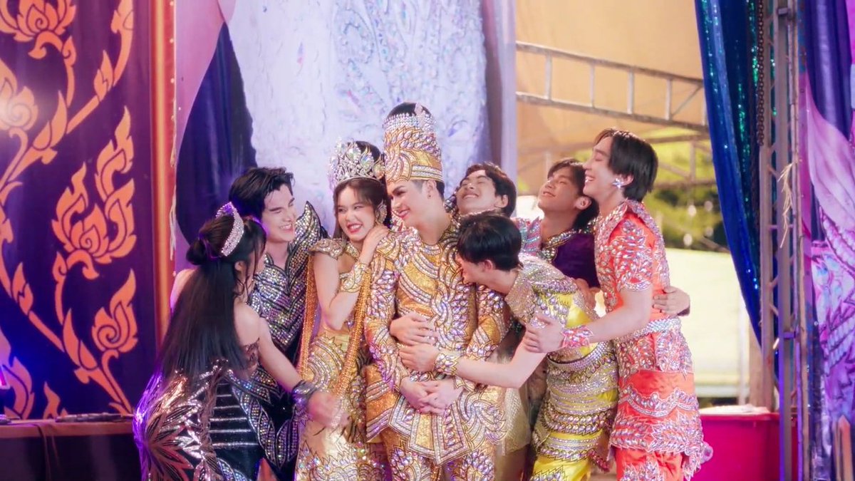 todayentth's tweet photo. “เพชรประกายซีรีส์” ส่งท้ายสุดประทับใจแบงค์ -โมบาย เสิร์ฟเซอร์ไพรส์สุดพิเศษ ชวนลิเกตัวจริงร่วมสร้างสีสัน พาผู้ชมกลับสู่มนตร์ลิเกอย่างแท้จริง

อ่านต่อ : https://t.co/M1Hro7qgo4

#เพชรประกายซีรีส์
#BLINGBLINGTHESERIES
#COPYABANGKOK https://t.co/DT06xrRQas