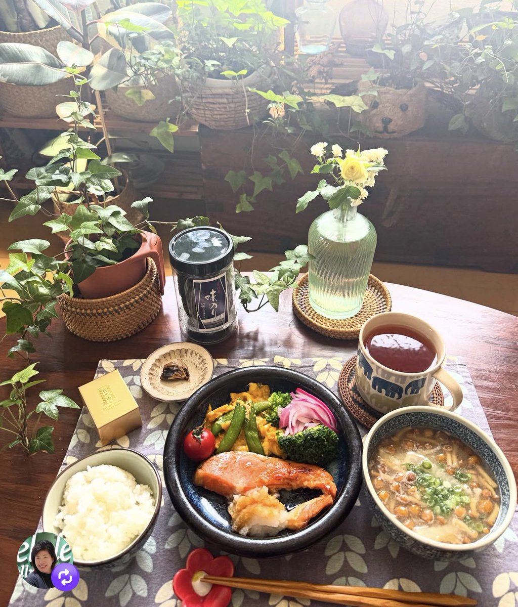 kotakinako's tweet photo. 😋最近のブランチ😋
1️⃣ラムカレーと人参葉炒め2️⃣とうもろこしご飯とメンチカツ3️⃣フォカッチャ焼いてピカタと4️⃣焼き鮭となめこ汁に焼き海苔
#長崎 #フォカッチャ #ラム肉 #カレー #ガラムマサラ #とうもろこしご飯 #食卓 #ブランチ https://t.co/rvcayEuGiY