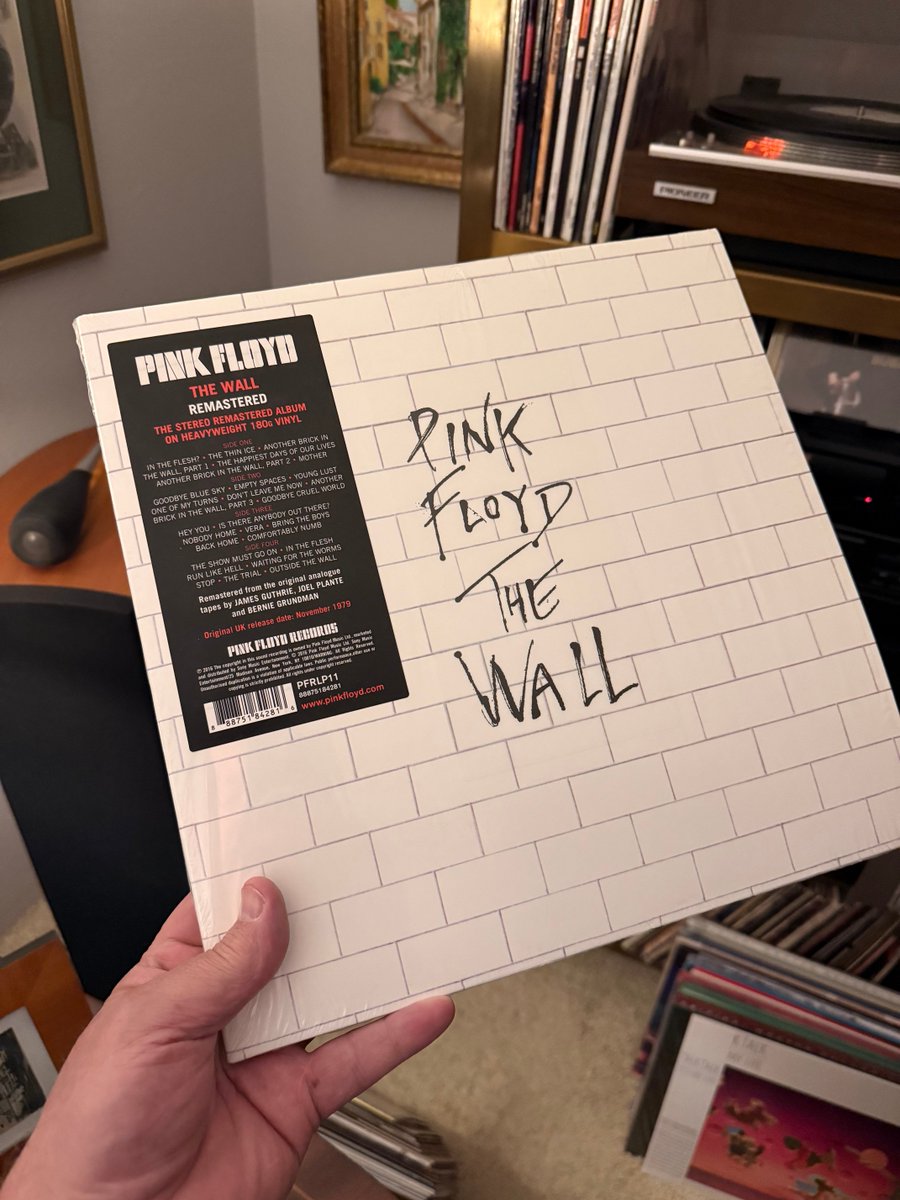 philmount's tweet photo. Pink Floyd, The Wall

I’m not sure why this just fits my mood tonight. Reflective, a little melancholy. Lots of anxiety and some anguish. 

“Is there anybody out there…” https://t.co/NM2S4Nee9o