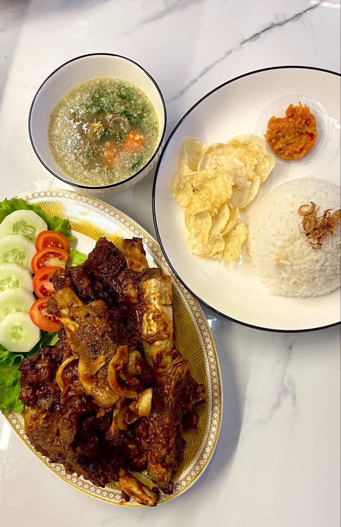 Ailangit_'s tweet photo. Iga bakar madu🍯 https://t.co/vyBaktbc6m