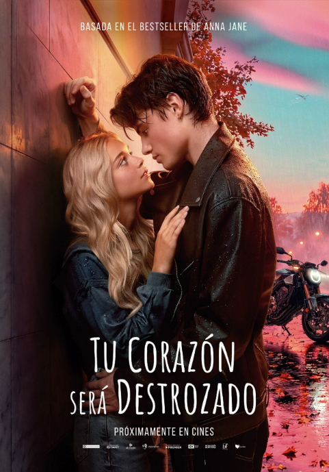 Polux_Web's tweet photo. 🎬 Corazón Films presenta el póster de #TuCorazónSeráDestrozado, basada en la novela de Anna Jane. Fake dating, tensión, heridas emocionales. https://t.co/JfjjO0MH4R
