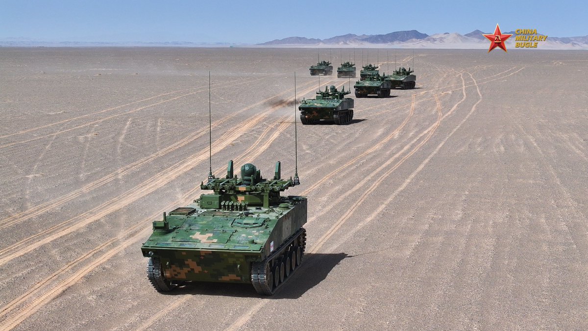 ChinaMilBugle's tweet photo. Rolling Tank Killers:
Photos show HJ-10 anti-tank guided missile (ATGM) carriers attached to a brigade under the Chinese PLA 74th Group Army heading to the designated area in the Gobi Desert during a long-range maneuver training exercise.
#RedArrow #HJ10 #AFT10
#ATGM #PLA #Army
#ChinaMilitary #ChinaMilBugle