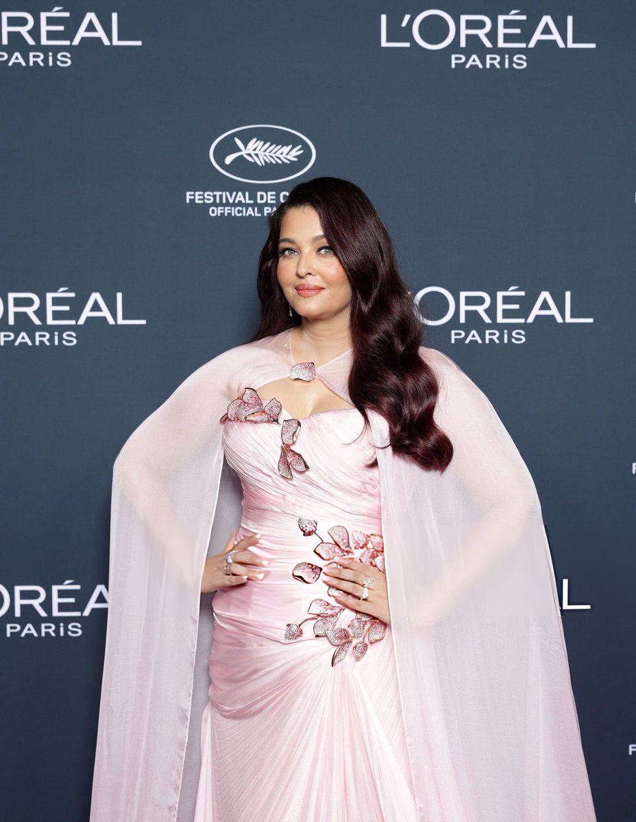 CineAspect's tweet photo. Ever Gorgeous Aishwarya Rai attends Lights On Women’s Worth at Cannes Film Festival 2026 ✨🩷

#AishwaryaRai #AishwaryaRaiBachchan https://t.co/ngeGuiuDP1