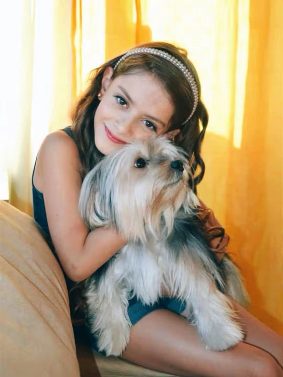 jinsternal's tweet photo. james filho da alice e do jasper e eu filha do edward e da bella pqp pega esse duo iconico de primos https://t.co/YODTzEmRLz