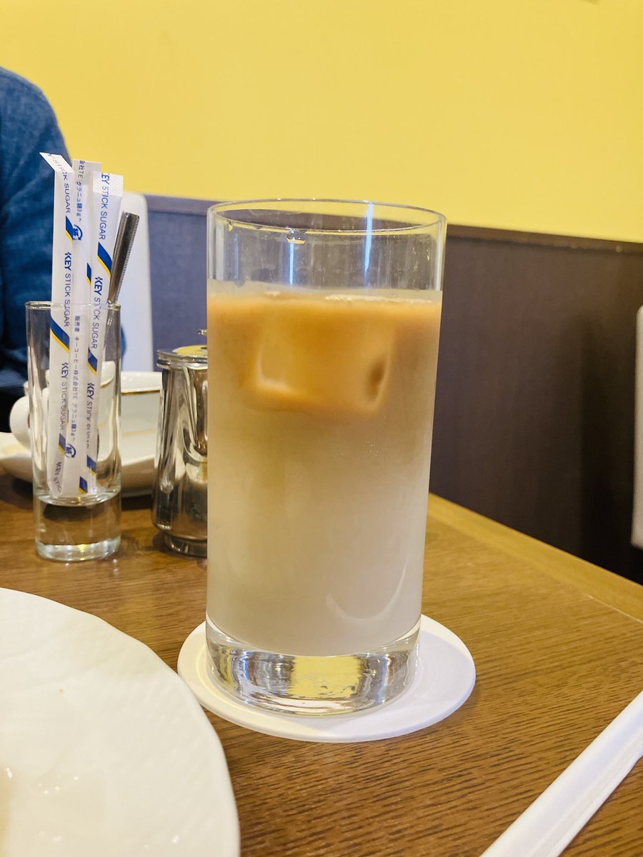 sibehasuExpress's tweet photo. 食後のデザート🍰🎶
#Delices #タルトとカフェ　#トンプソンタルト　#アイスカフェオレ https://t.co/BluwTkTNTS