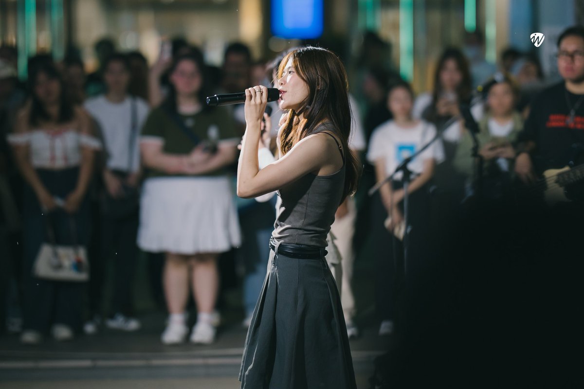 WEEweerayaFC's tweet photo. ขอบคุณทาง Ambermusiclabel & ABAC MUSIC
ที่ชวนน้องวี วีรยา (@whoRwee_) มาร่วมส่งความสนุก
และมอบสีสันความบันเทิงผ่านเสียงเพลงในงาน
ABAC MUSIC & FRIENDS
ณ Siam Square Walking Street
เมื่อวันที่ 30 พฤษภาคม ที่ผ่านมานะคะ
— #weewrya 🌝🌷
#ABACMUSIC | #Amber
#MindMonth
#MentalHealthIsNow
#SoundCheckใจผ่านเสียง
ขอบคุณทุกคนที่มาร่วมให้กำลังใจน้องวีด้วยกันน้า🤍🙌🏻
💌 ติดต่องานน้องวี วีรยาได้ที่;
🔗https://t.co/Bdo9BpqR37
𝐅𝐨𝐥𝐥𝐨𝐰 𝐖𝐄𝐄: https://t.co/SX56L91zPq