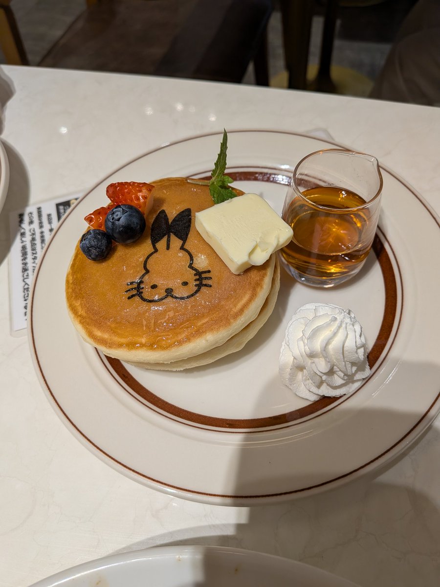 KatatoV's tweet photo. 来た……お腹はち切れそうです
カロリーは正義

#ドコムス
#スイパラ https://t.co/18JBXbeCXx
