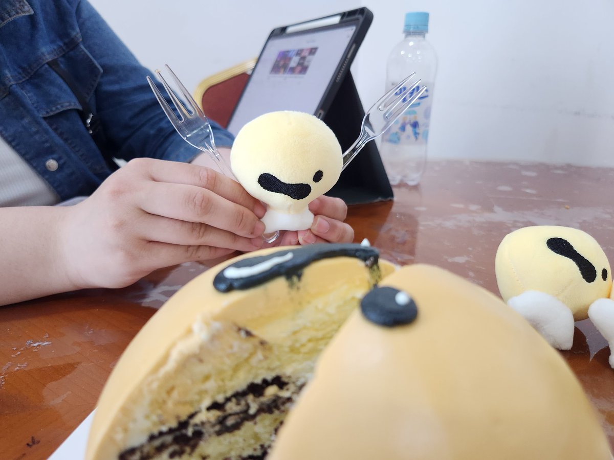ing21236084's tweet photo. 虽然蛋糕迟了一天但还是吃上了www
happy birthday Ulrich https://t.co/o2oooXqrKK