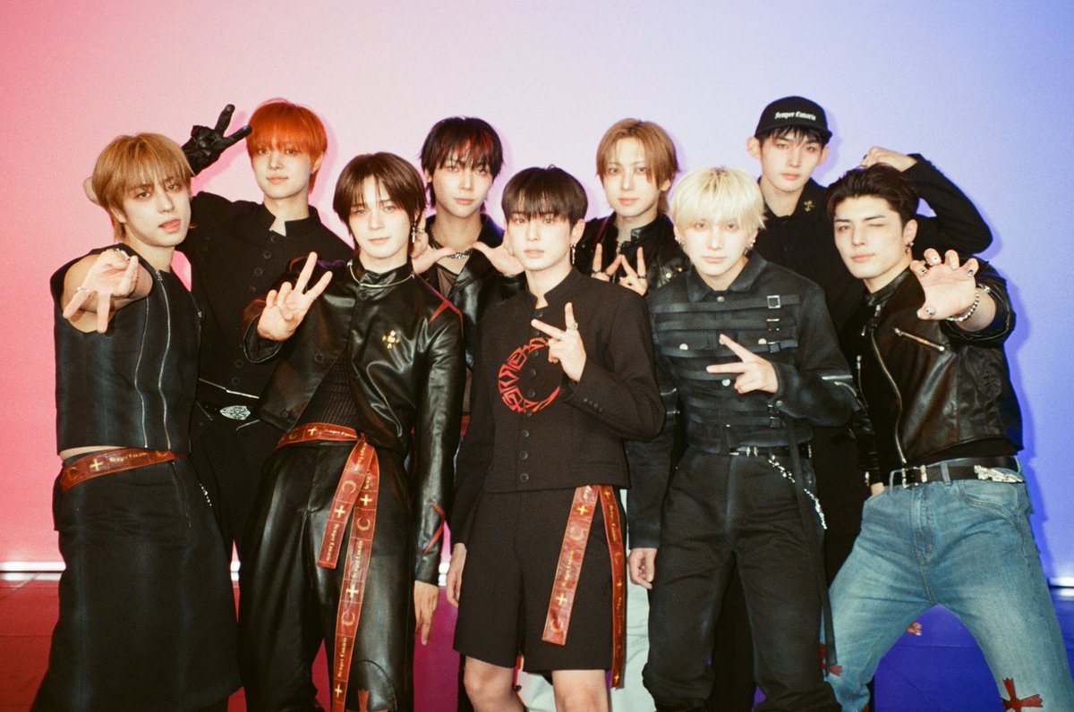 M2MPD's tweet photo. 필름카메라로 기록한 5월의 추억📸 6월에도 쭈욱 엠투와 함께해요❣ #5월의엠투 #M2film #릴레이댄스 #andTEAM #앤팀 @andTEAMofficial https://t.co/2iOpX46Ied