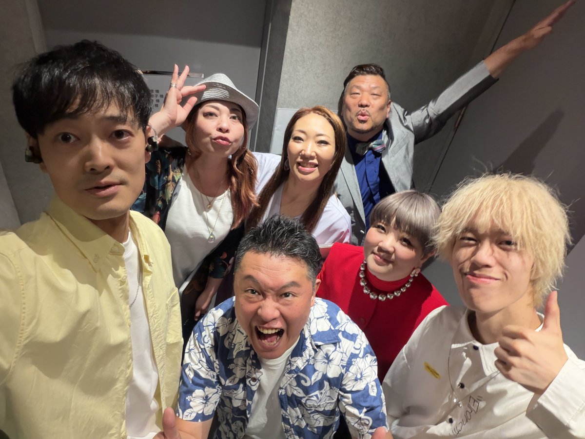 INSPi_keisuke's tweet photo. 昨日は #アカペラ博覧会 でした！
色んなアカペラ楽しんだ！
誘ってくれたカニさんありがとうございました！なんか家族みたいになりつつあるこのメンバー。
【6月中配信開始予定】のINSPiのニューアルバムも色んなアカペラですよ。
とっ散らからせたアルバム。お楽しみに！
#アカ博 https://t.co/zKkft6bjE1
