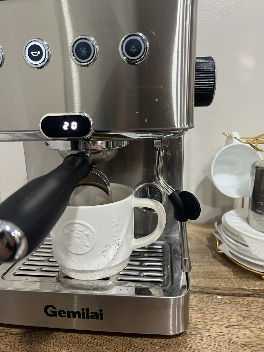 GABReedus's tweet photo. Finally reached the espresso level sa gauge. 🤣 Small wins. 🙈💗 https://t.co/XfHZhGTOu1