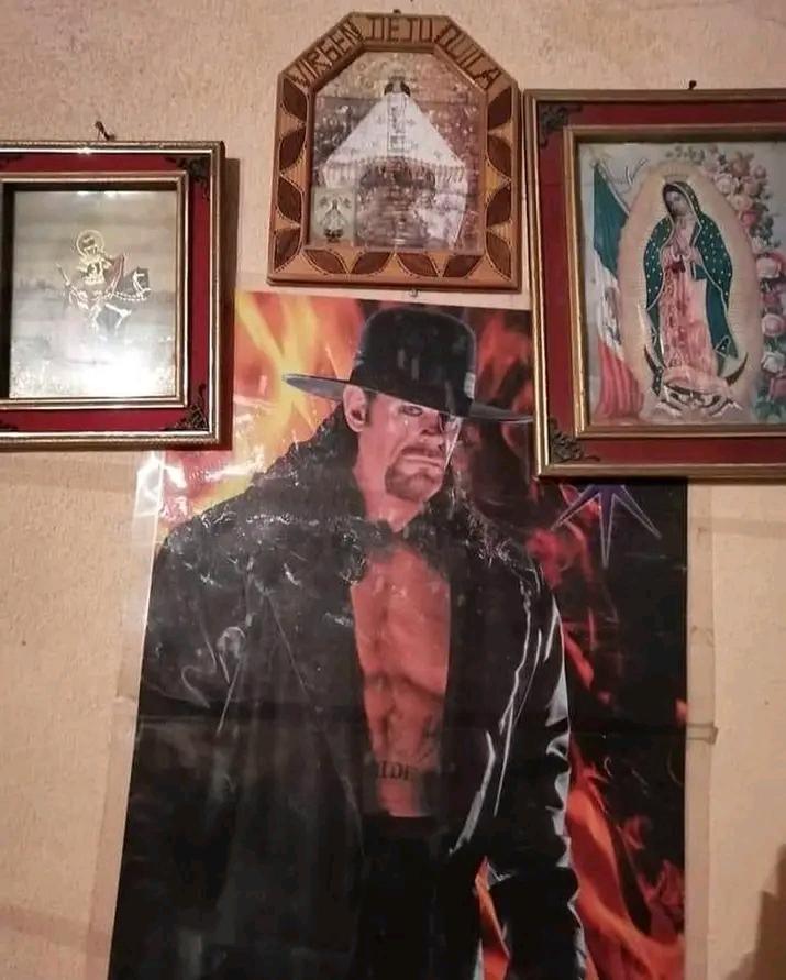 mariosaurio_'s tweet photo. @undertaker Viva México, viva la virgen de Guadalupe,  viva el Undertaker... https://t.co/GkbVTmF1tT