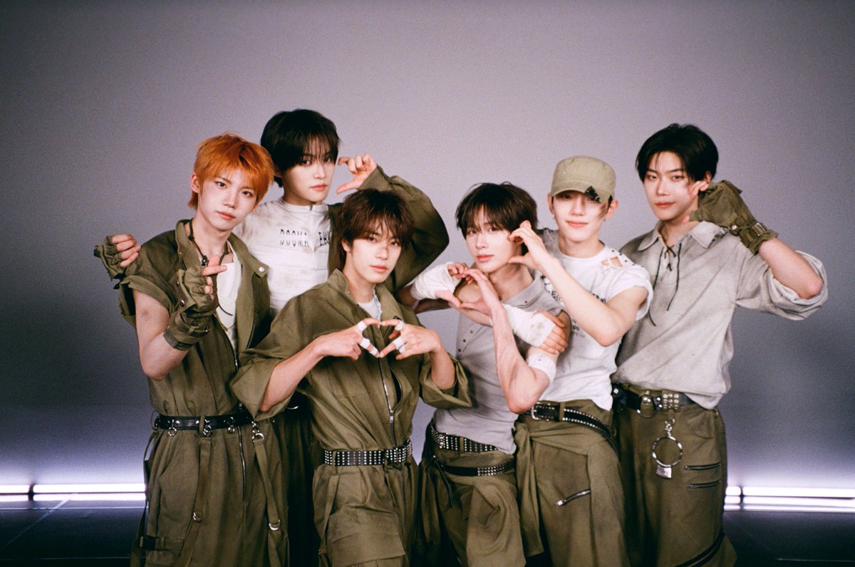 M2MPD's tweet photo. 필름카메라로 기록한 5월의 추억📸 6월에도 쭈욱 엠투와 함께해요❣ #5월의엠투 #M2film #릴레이댄스 #CLOSEYOUREYES #클로즈유어아이즈 @closeyoureyes_7 https://t.co/3lBi2jO6K4