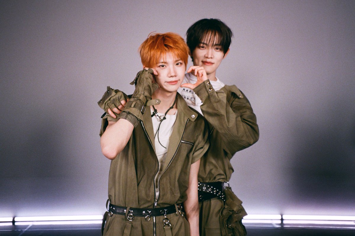 M2MPD's tweet photo. 필름카메라로 기록한 5월의 추억📸 6월에도 쭈욱 엠투와 함께해요❣ #5월의엠투 #M2film #릴레이댄스 #CLOSEYOUREYES #클로즈유어아이즈 @closeyoureyes_7 https://t.co/8pUGN2SaoL