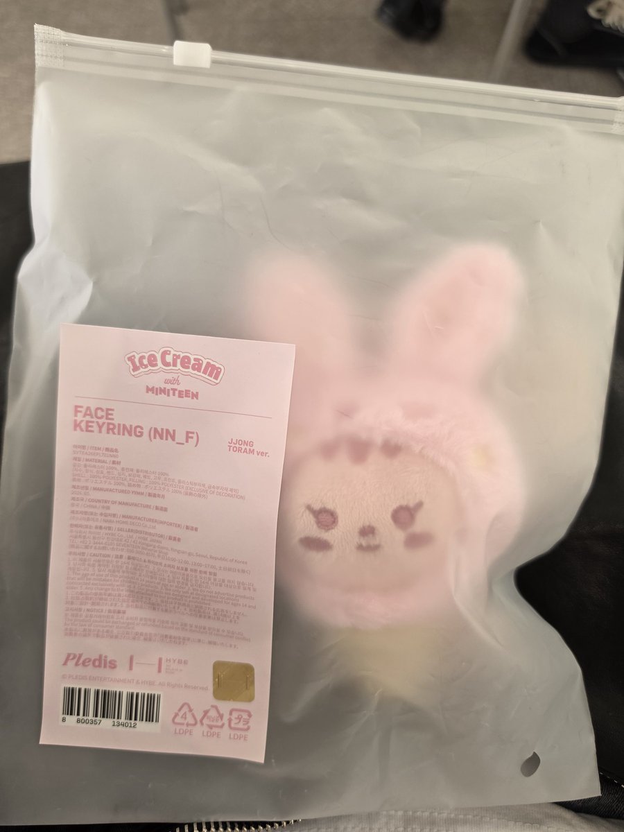 _cherry_heehee's tweet photo. 미니틴 팝업 쫑토람 인형 교환

지인이 플러쉬 키링을 부탁했는데
아무 생각없이 페이스 키링을 사버린......🥹
혹시 쫑토람 페이스 키링이랑 +4,000원으로
교환 가능한 분 계신가요ㅠㅠㅠㅠㅠㅠ
아니면 쫑토람 대리 구매해 주실 분ㅠㅠㅠㅠ https://t.co/NgwoxKi0iH