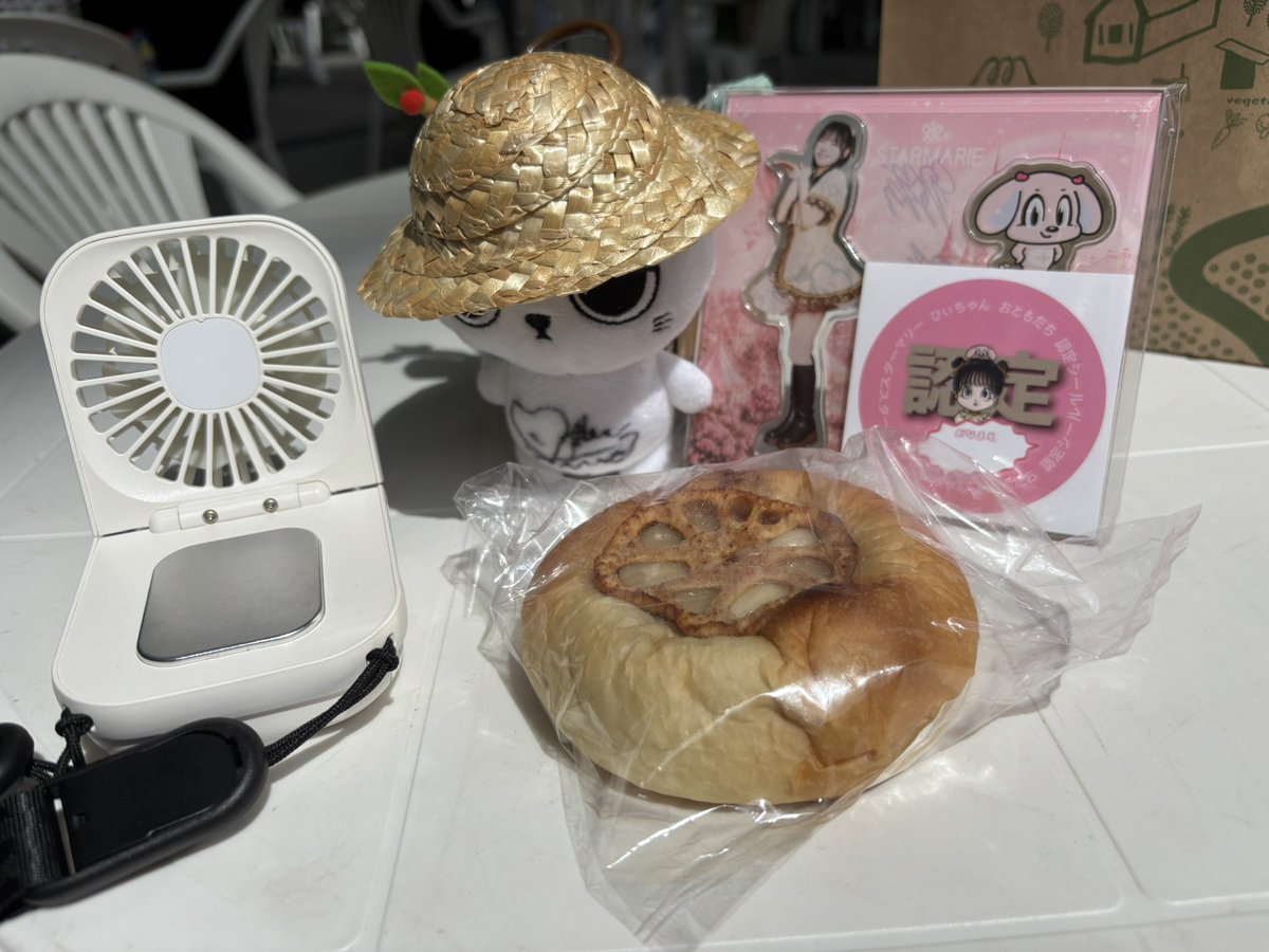 MARIEpamyu2's tweet photo. 食事を堪能🍽️🥤
#スタマリソラモフェス
#ホシノテレカ
#OMOTE_BAKERY
#ENN https://t.co/k2QdJoJXD6