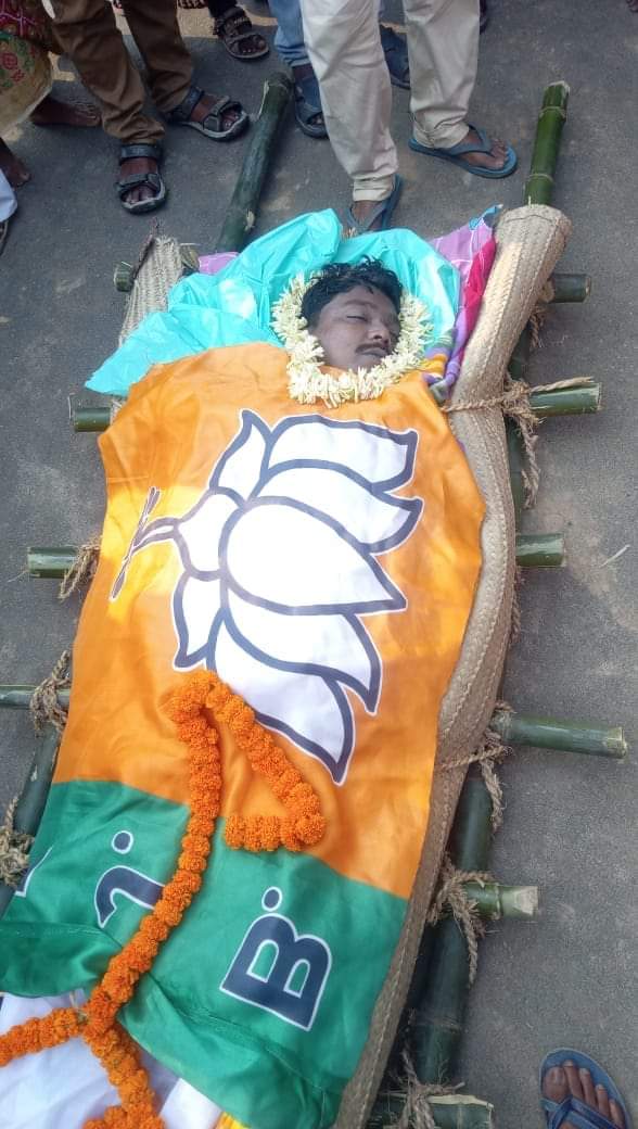 akhilm1982's tweet photo. @RahulGandhi Khan sahab ये क्या थे तुमारी खाला मोमता के राज में https://t.co/pgLPyqKwBO