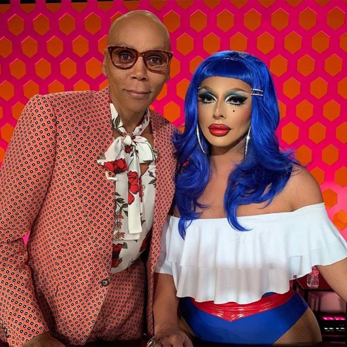 kaxishk's tweet photo. telling my kids this is katy perry &amp; snoop dogg https://t.co/xP5L9QFpui