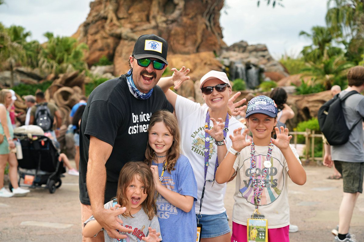MaxPass2012's tweet photo. We dont really post much these days.. social media isnt really our thing. But Disney does capture some really great snapshots into your magical days. Very blessed 🙏 https://t.co/h7IQSOFOLC