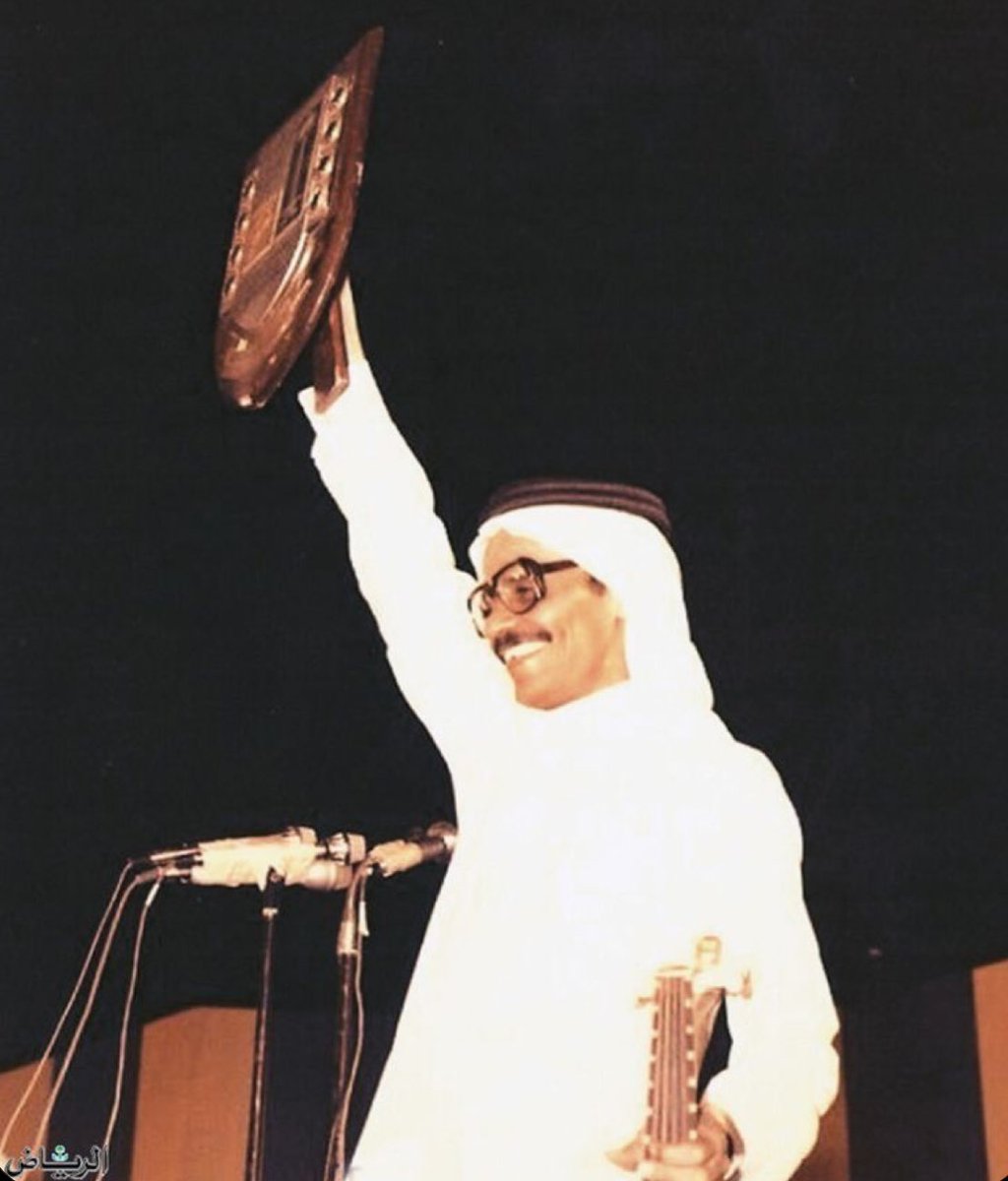 6ixrr's tweet photo. الأستاذ طلال مدّاح والأستاذ محمد عبدُه 
بحفل نادي النصر ١٩٨٠م. https://t.co/UsFAtId9J3