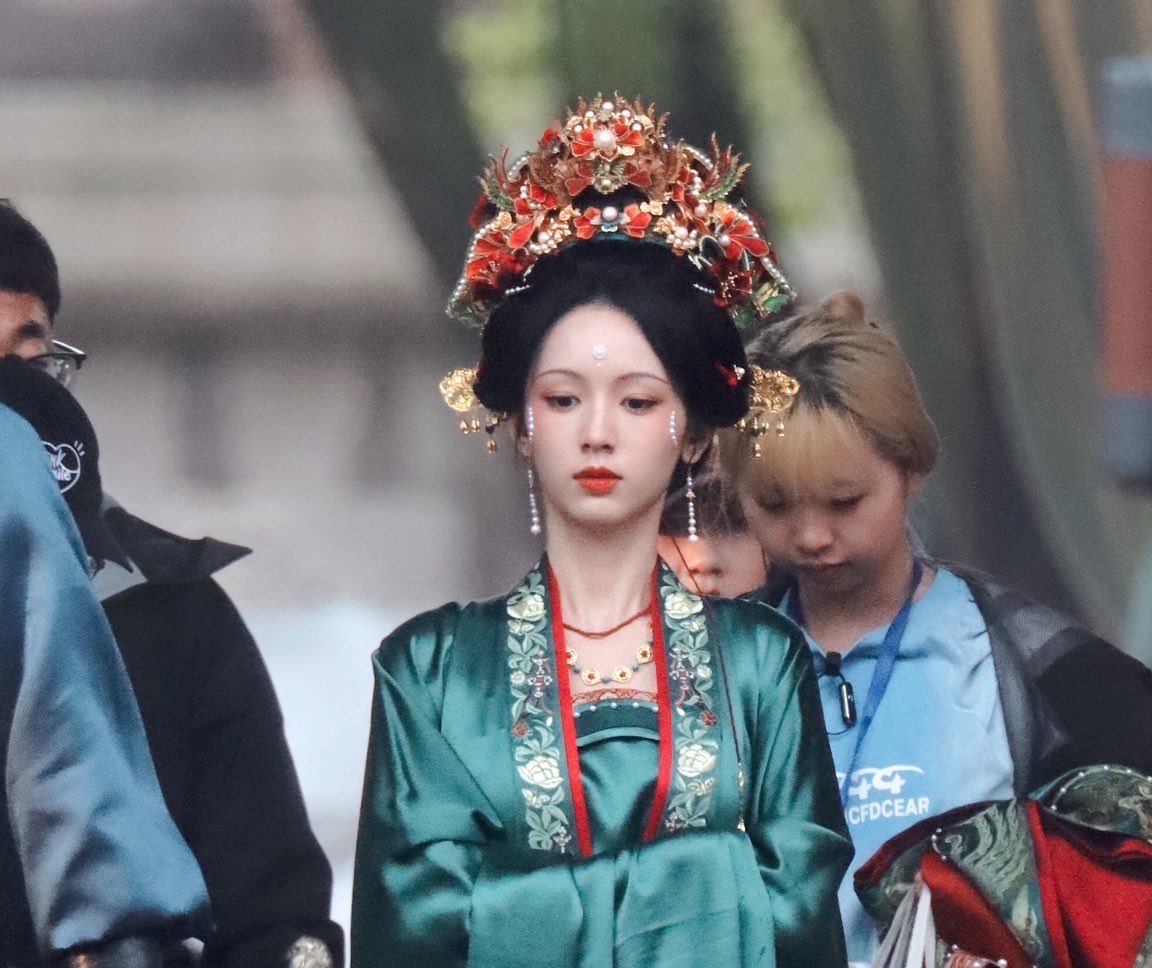 detailsedts's tweet photo. The details of each costume, the makeup, Xie Qingyuan's hairstyle are simply perfect, and each hanfu suits her totally perfect… needless to say, Zhou Ye's acting in the drama will be absolutely brilliant and top-notch!!
#ZhouYe #周也 #SpringOfTheBlade https://t.co/sbhvB3BNm5