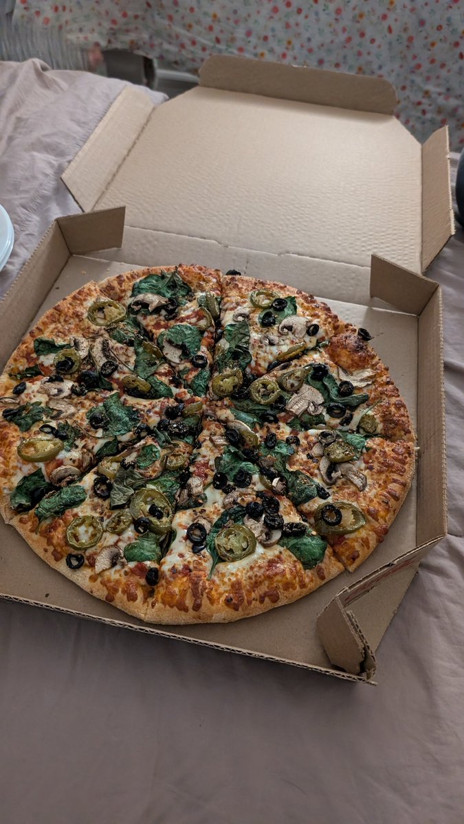 Shaloo2026's tweet photo. Look at my dinner today!! https://t.co/1eKmDqLr2j