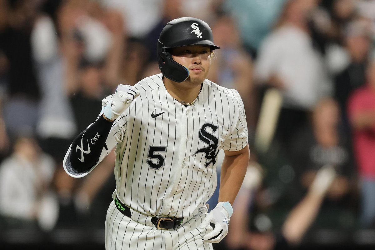 MLBJapan's tweet photo. ⚾️ #村上宗隆 が右太もも裏の肉離れで
10日間の負傷者リスト入り
復帰まで4〜6週間を見込んでいます

万全な状態での復帰を願いましょう🙏
#日本人選手情報 https://t.co/gpG0LhjLOT