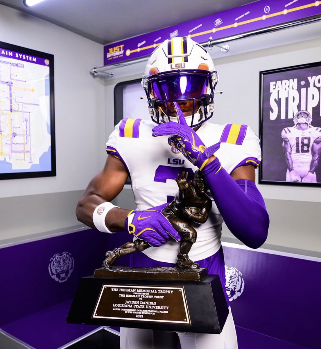 znagy20's tweet photo. The No. 1 WR in America continues navigating his official visit in Baton Rouge: Easton Royal.

The New Orleans (La.) 5-star has spent time with Ed Orgeron, navigated a photoshoot in Death Valley and more…

#LSU continues its aggressive pursuit here.

Royal shared photos: https://t.co/0WU7MvLxv1