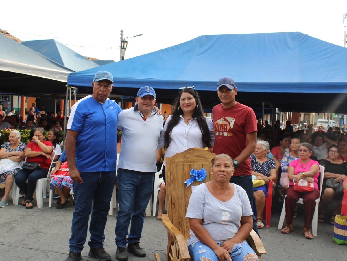 Dip_Cardoza's tweet photo. Además, estuvieron presentes los Consejales Lisseth Villacorta, Wilfredo García y José Nelson Leiva. https://t.co/1uRzkECAT8