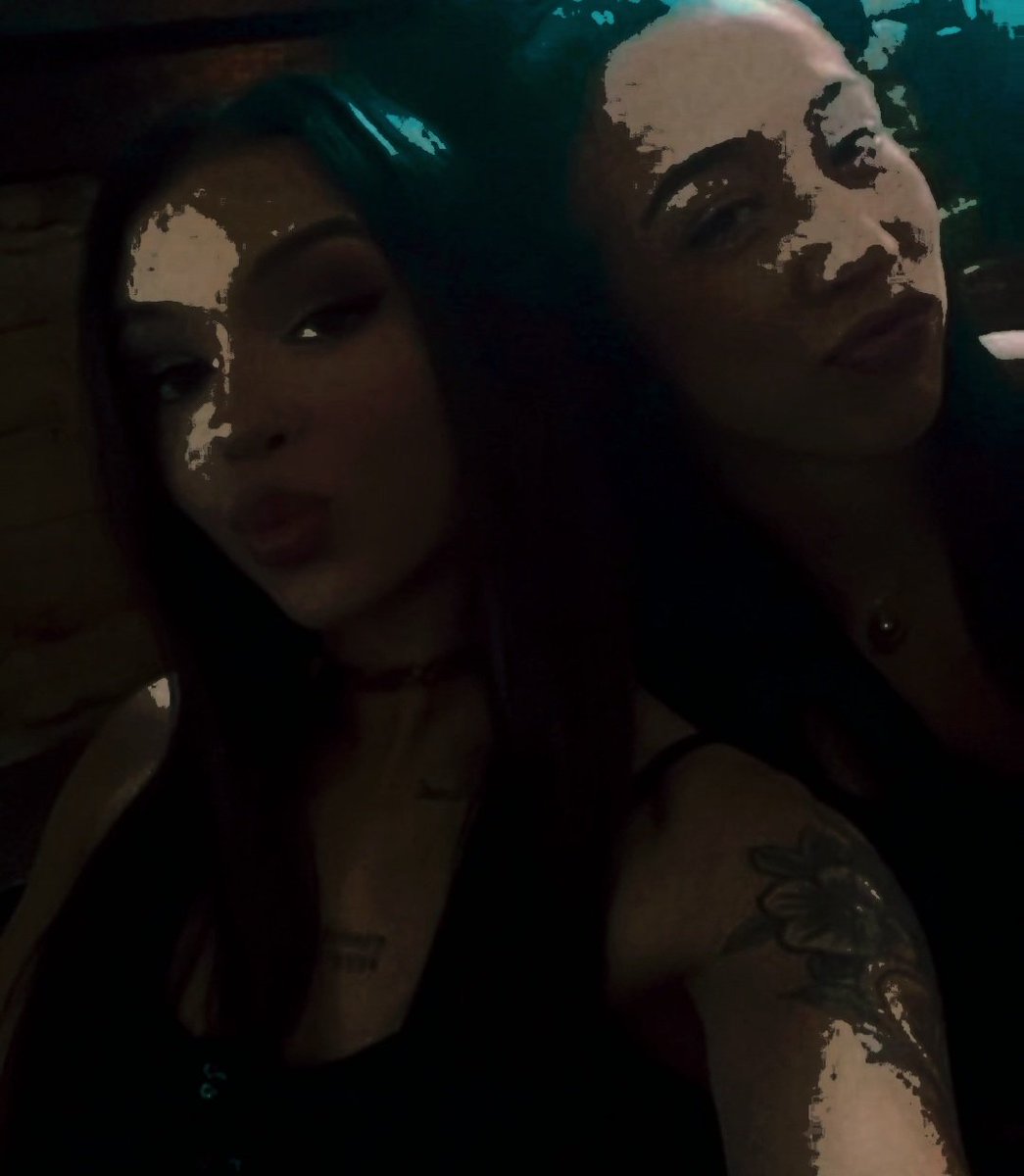 AlwaysHaveHart_'s tweet photo. ⠀⠀⠀
⠀⠀⠀
                  " Besties that are baddies . "
⠀⠀⠀                【@AllForElayna】
⠀⠀ https://t.co/jmAevtKsbe