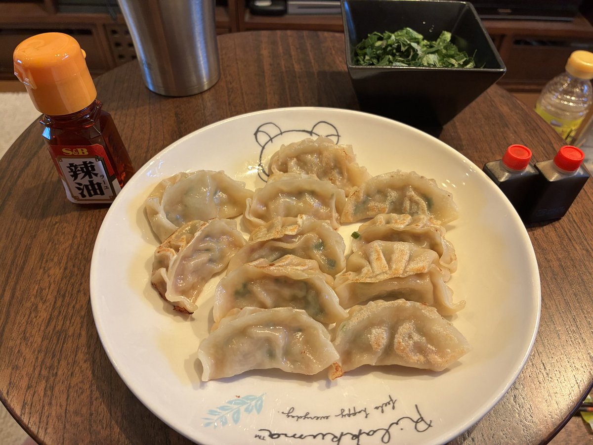 k8_81's tweet photo. お便り読んでいただきありがとうございます
大喜利楽しかったです
ノリノリなあすかちゃん最高でした
#キャプテン餃子
は、120個くらい買いましたが、紫蘇を買い足して、60個くらいぺろっといきました
焼き方の説明とタレもついてて 
美味しく焼けましたよ
また、リピする予定です https://t.co/yaQ13NOUcu