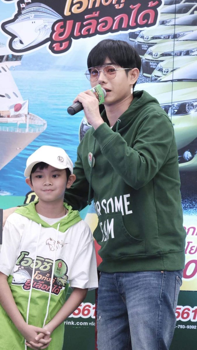 PhotoXPeck's tweet photo. อยากฟังนุชาน้อย ลองเพลงนี้นะ
#นี่แหละความรัก ของพี่ หรือลุงเป๊กดี 🤣🤣 @peckpalit 
ตัวแทนหมู่บ้าน ไล่ตามความฝันอาจไม่ได้ตามผลิตในงานต่างๆ แต่นะโมมักจะกดไลค์ ทุกโพสเราในไอจีในเฟสที่ลงเกี่ยวกัยผลิต
#นะโมv11 
#เป๊กผลิตโชค https://t.co/QhcVoN9DI8