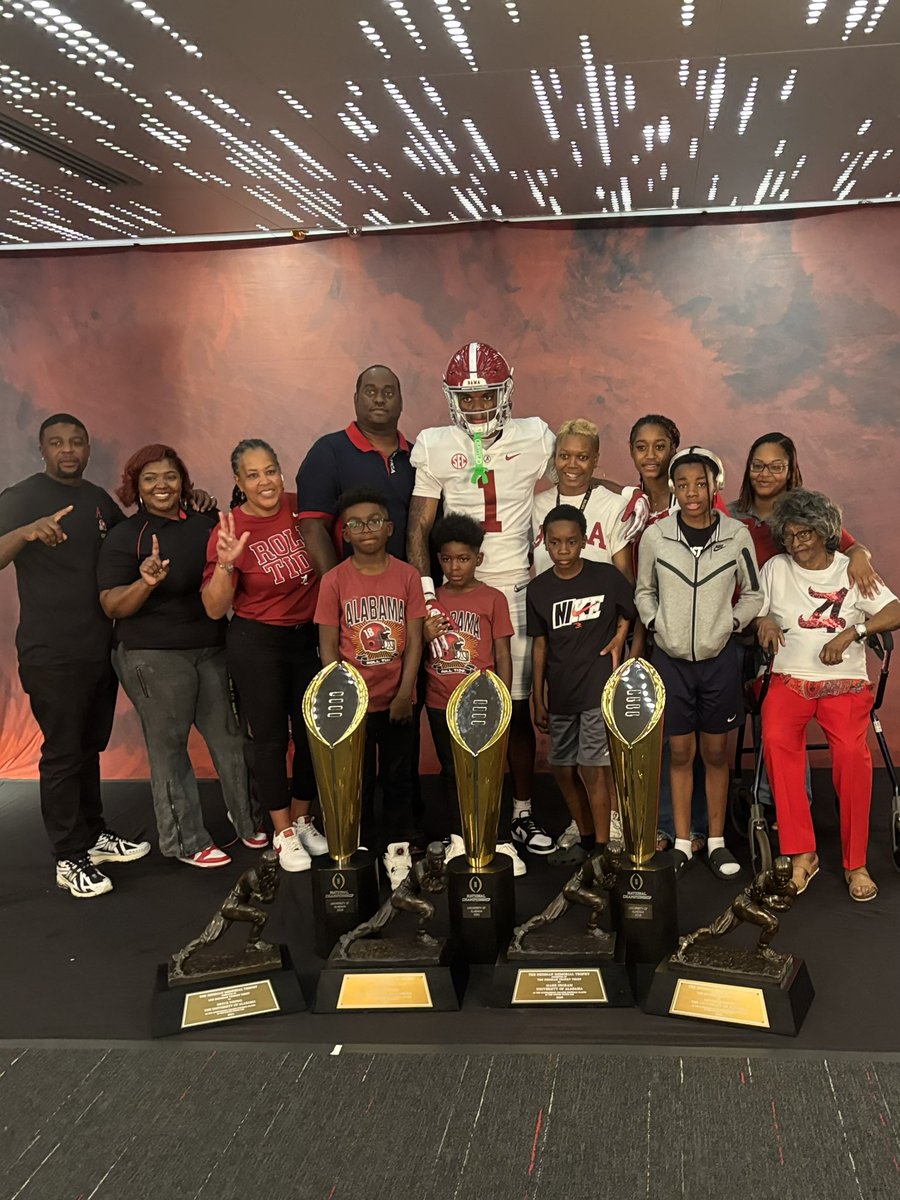 SWiltfong_'s tweet photo. The Rivals Industry’s No. 1 ranked WR in Indianapolis Lawrence North five-star Monshun Sales is enjoying his latest experience in Tuscaloosa. The Crimson Tide have Sales in for his OV: https://t.co/5iX6oJX52s https://t.co/TcNp62cwTK