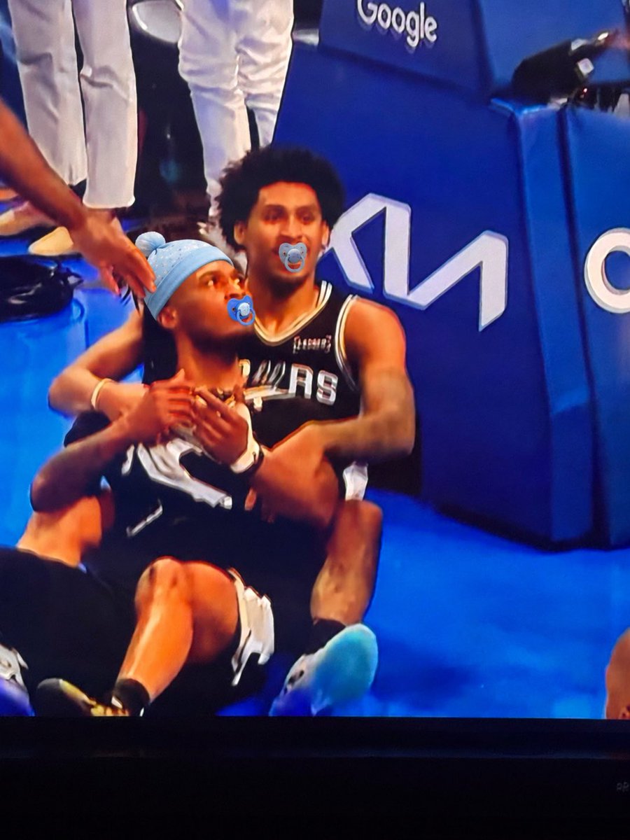 RadioMikeyBee's tweet photo. Winey ass bitches #thunderup https://t.co/3DtUA35YoF