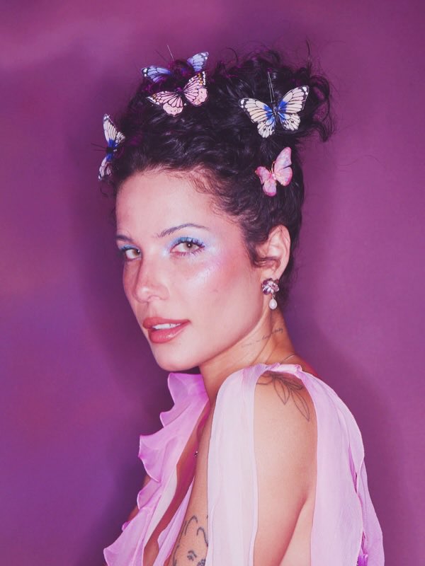haIseylq's tweet photo. Halsey in new photo by Sarah Pardini. https://t.co/HlggMCwmtq