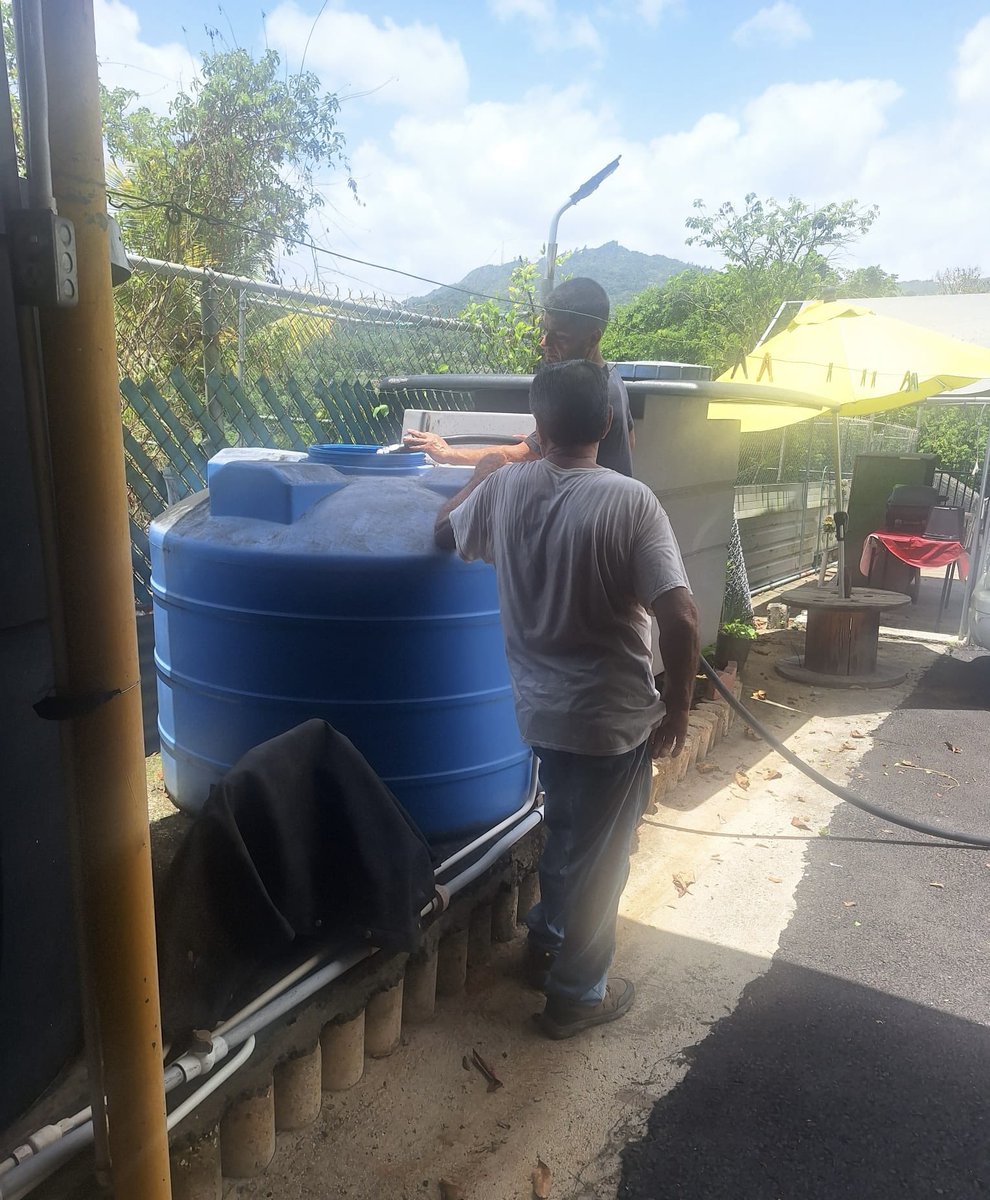 ramonluisrivera's tweet photo. Todavía continúa el área de los campos sin agua, ya que el tanque que sirve a La Morenita y otros sectores del campo sigue vacío. Mañana tendremos que continuar llenando cisternas y repartiendo agua. https://t.co/tJQWs4O2B7