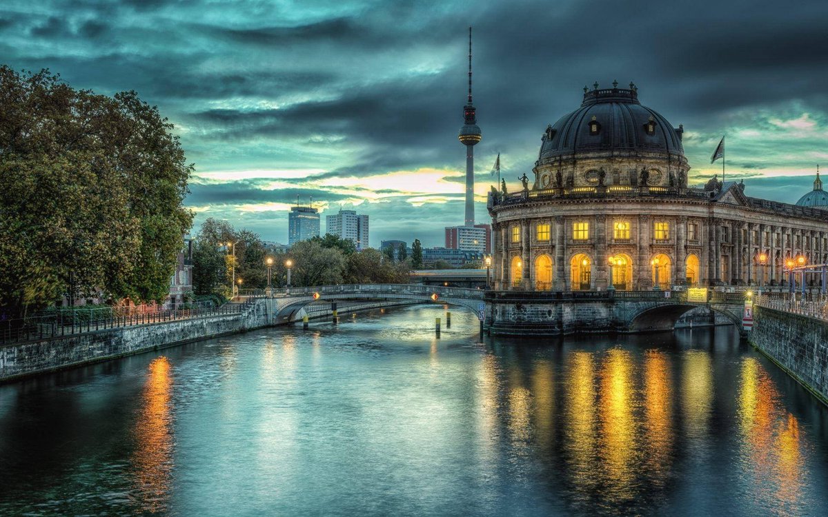 dagar70's tweet photo. @RobinstickC Berlín 🇩🇪 https://t.co/56fWGE9RUq