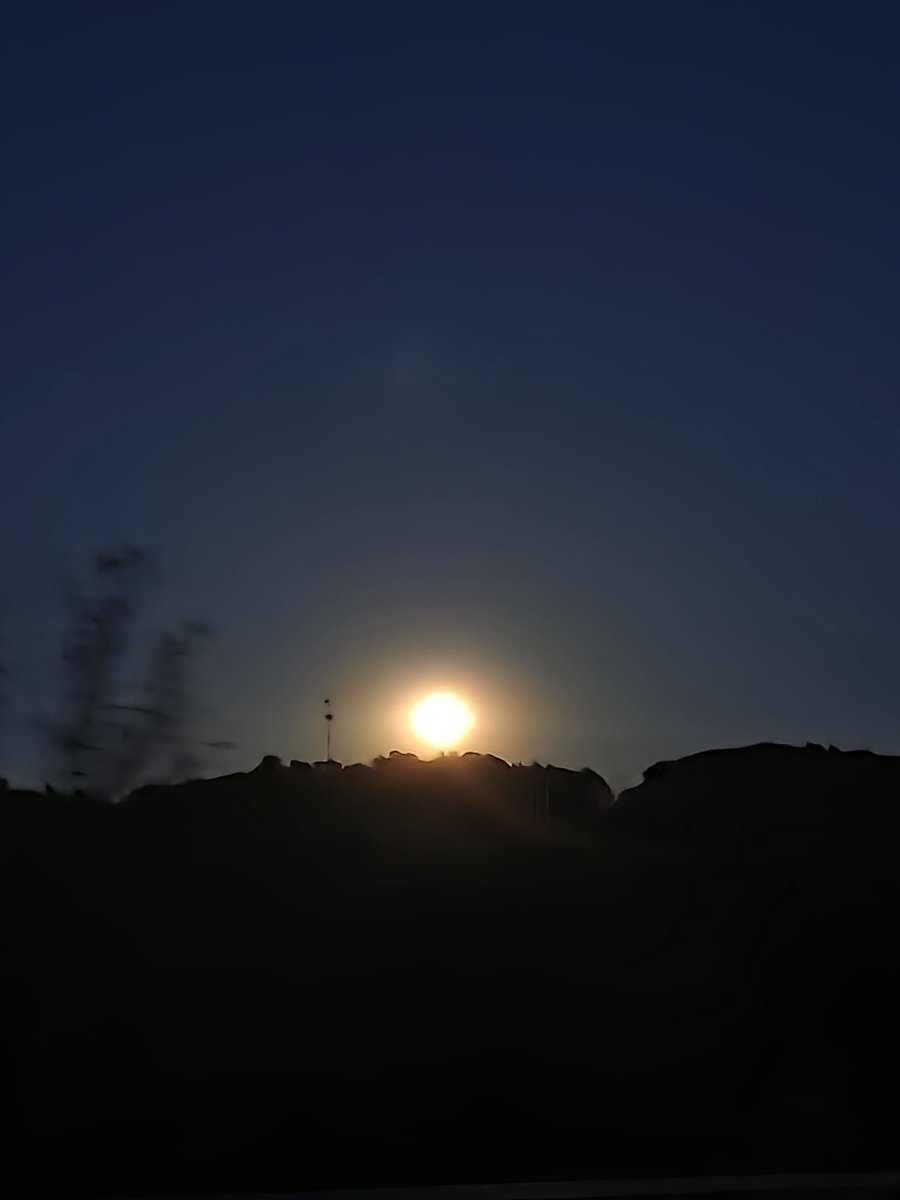 Binx3ps's tweet photo. This is my moon tonight. I was born on a blue moon. Those who know should know better! 👀 🧙‍♀️🧹💖💫🫶 https://t.co/2kn6soKydZ