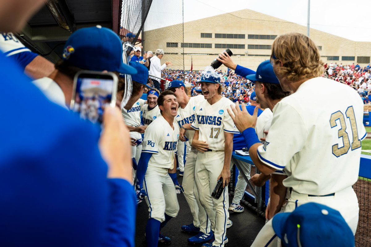 Kansas Jayhawks tweet media