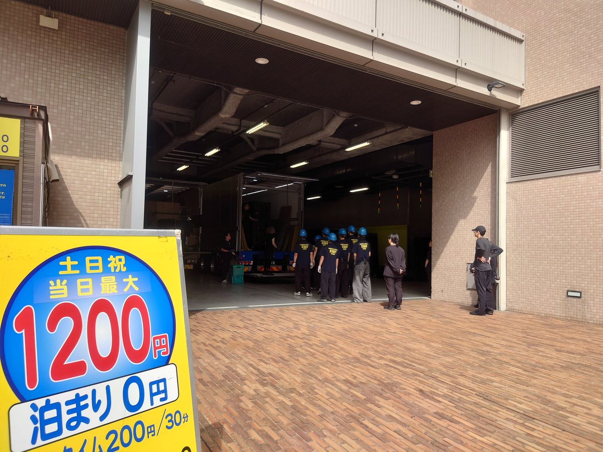 aisumann3's tweet photo. #堂本剛
スタッフと駐車場が同じ？ https://t.co/zc5tm9ABGw