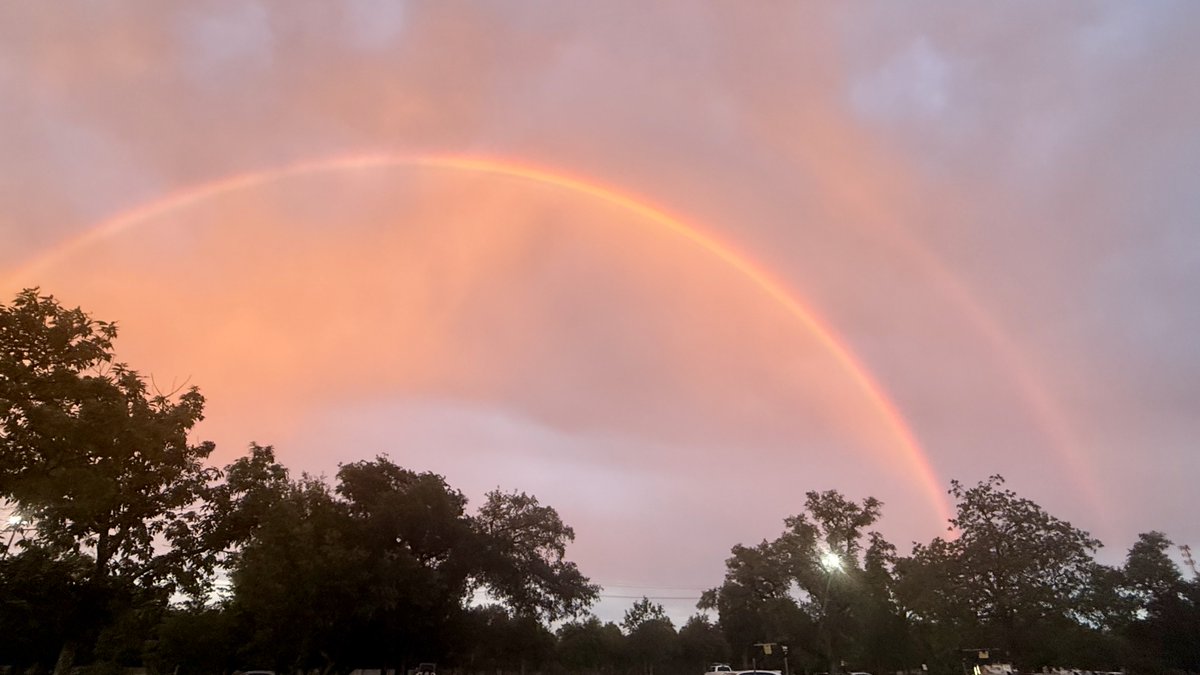 WeatherMegan's tweet photo. Mother Nature is AMAZING!!  May a double rainbow find your path today too friends :) #txwx https://t.co/E1nU5VMKVk