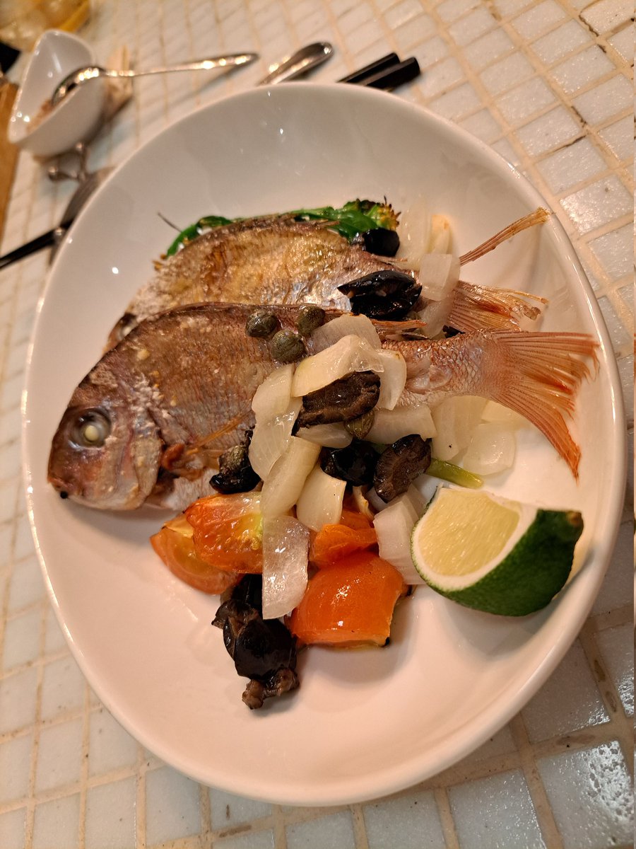 tennis_co_ogawa's tweet photo. トクズさん🍴😋素材も素敵で丁寧に調理されているようすがカウンターから伝わってきました✨
くる料理くる料理ワクワク😃
特に今回牛ステーキサラダのお肉の食べごたえに大満足
あたたかみのある接客も
ありがとうございました(^○^)
ごちそうさまです🎶
#沼津
#食事
#トクズさん
#toq's https://t.co/DFGS96oBBA