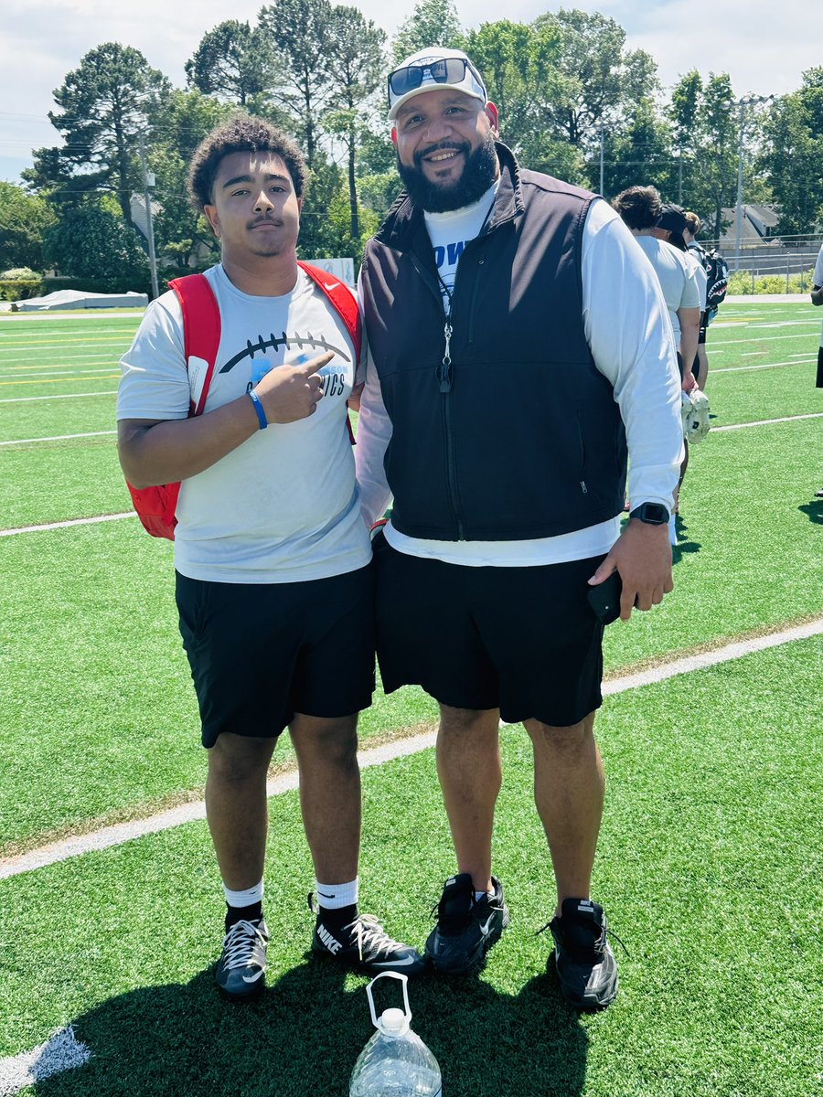 Josiah1Thompson's tweet photo. had a really great day at the Chowan camp today!!! Thank you too @CoachPaulJohnsn @CoachWolfley for having me!!
@CoachRayMalone 
@DHSFootball757 https://t.co/25wlQXj17i