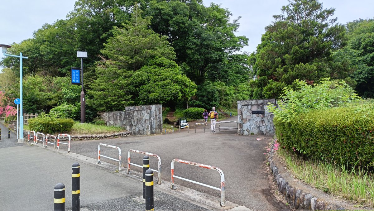 hba457to's tweet photo. 西武多摩湖線の武蔵大和駅で降りました。狭山公園に行きました。人は思ったよりいました。結構広い公園で森が結構ありました。狭山公園で多摩湖を見ました。いい景色でした。多摩湖駅から西武山口線に乗りました。西武球場前駅まで行きました。西武山口線は小さな電車で楽しかったです。 https://t.co/lV8KAMlsEJ
