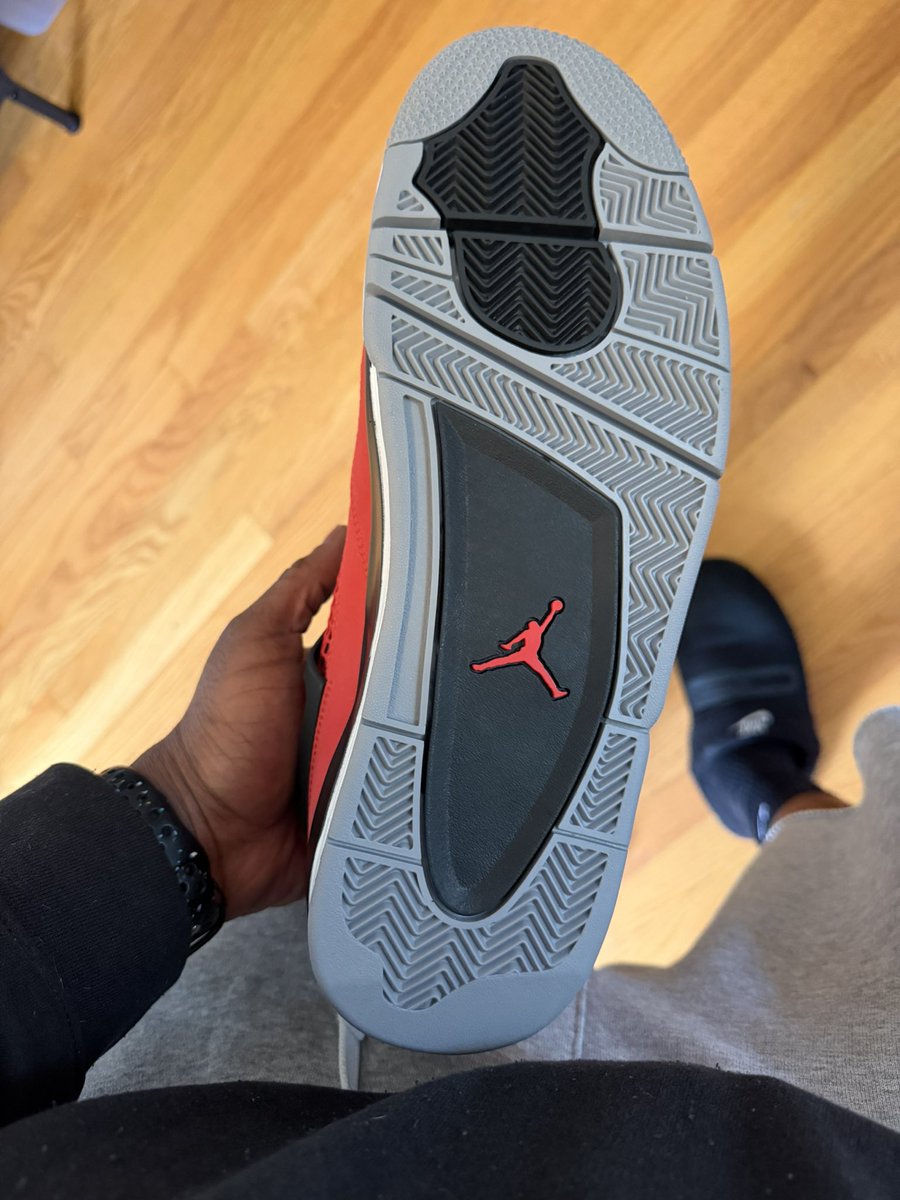 _GhettoHacker's tweet photo. Lace swap w/ white laces https://t.co/l19DftSlf3