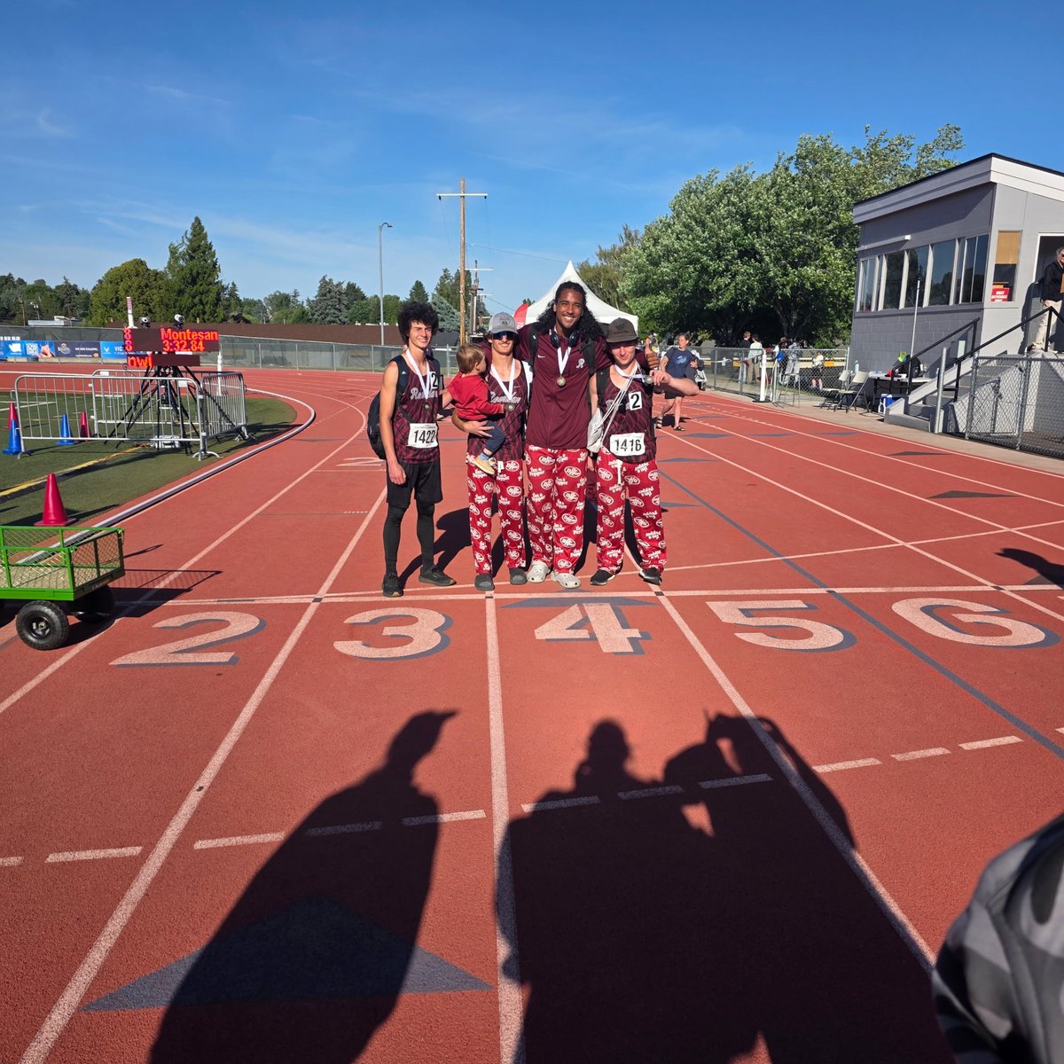 TSingleton's tweet photo. 5th place at state!!🥳 I'm so blessed to have a 4x400 meter especially my two senior. #StateTrack #Washington https://t.co/iBrUQaJfrs